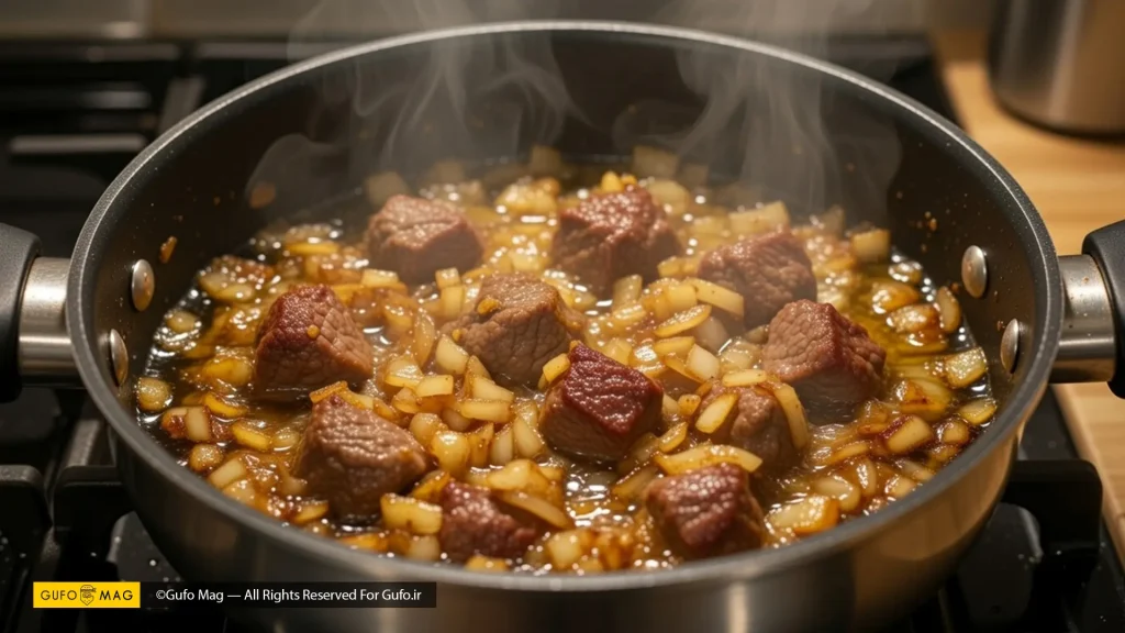 تفت دادن پیاز نگینی با زردچوبه برای پایه قورمه سبزی اصیل ایرانی