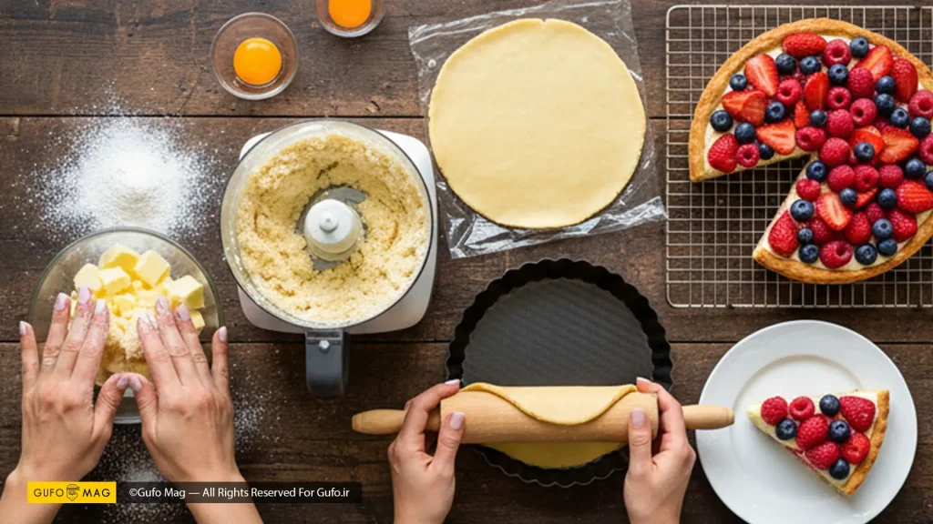 مراحل مختلف تهیه تارت، از ترکیب مواد و باز کردن خمیر گرفته تا تارت نهایی با میوه
