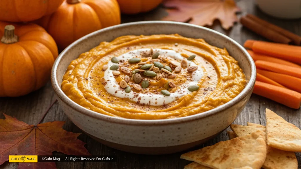 کاسهای از دیپ کدو حلوایی با نان پیتا و سبزیجات