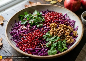 طرز تهیه سالاد انار و کلم قرمز با سس اختصاصی