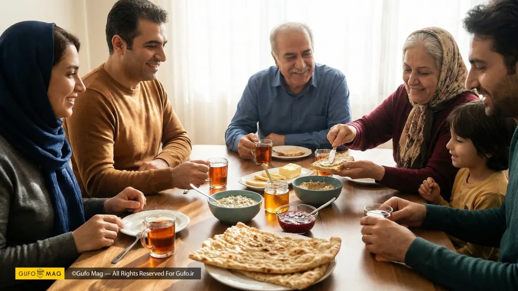 یک خانواده ایرانی دور میز صبحانه با سرشیر و نان داغ