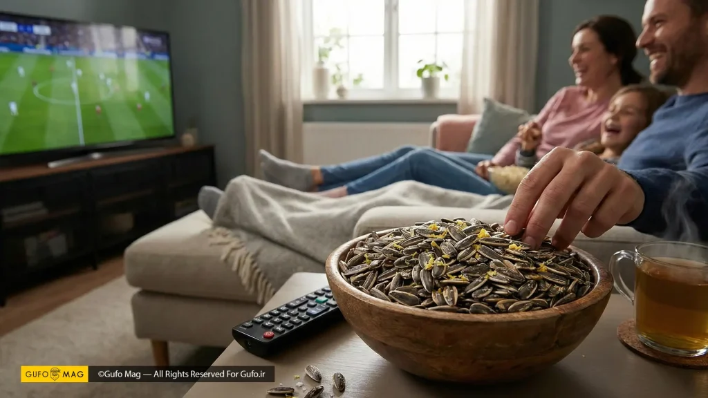 کاسه تخمه آفتابگردان ترد و لیمویی آماده شده به روش خانگی