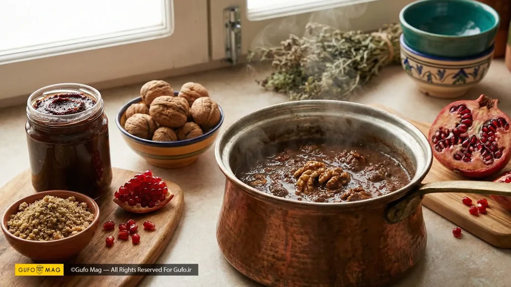 مواد اولیه اصلی خورش فسنجان شامل گردو، رب انار و انار تازه
